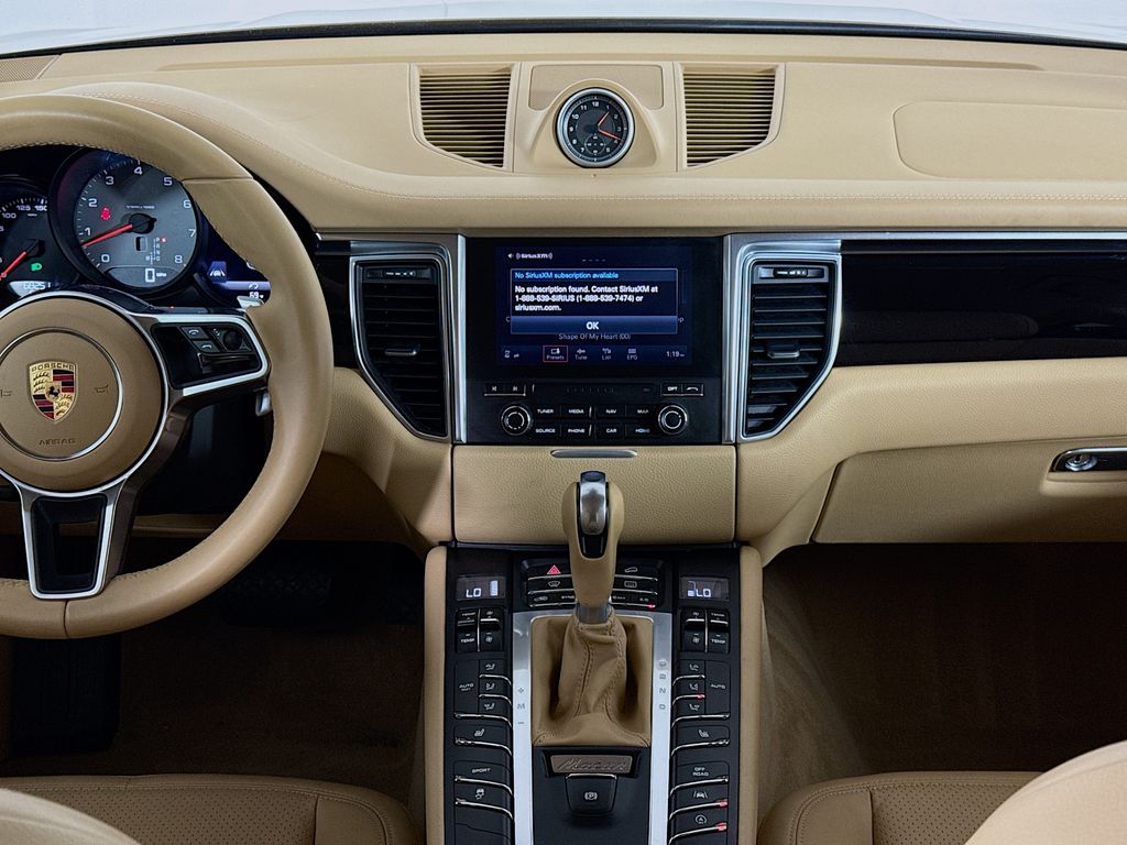 Thumbnail: 2017 Porsche Macan - 14