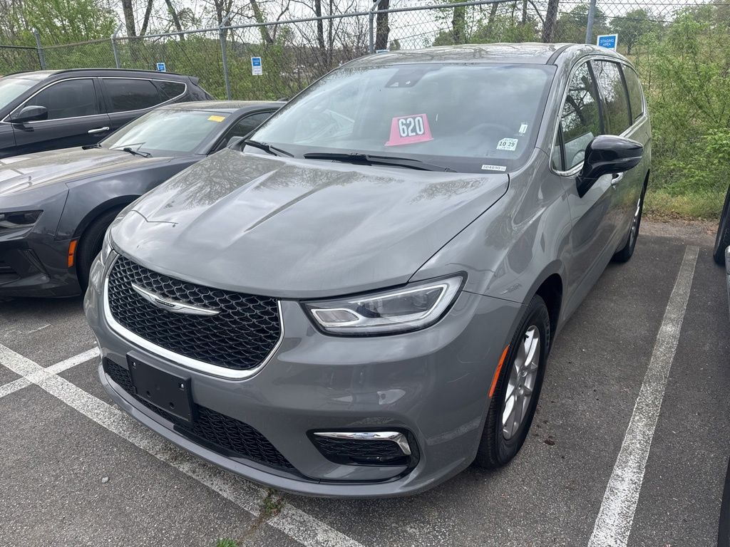 Ceramic Gray Clearcoat 2025 Chrysler Pacifica Select FWD Minivan Front-Wheel Drive 9-Speed Automatic