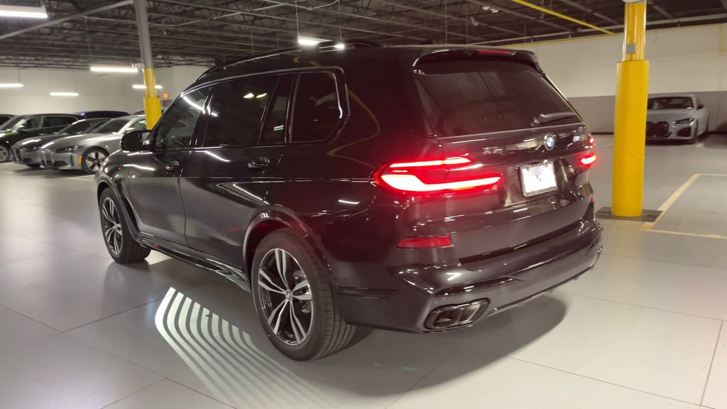 2025 BMW X7 M60i 6