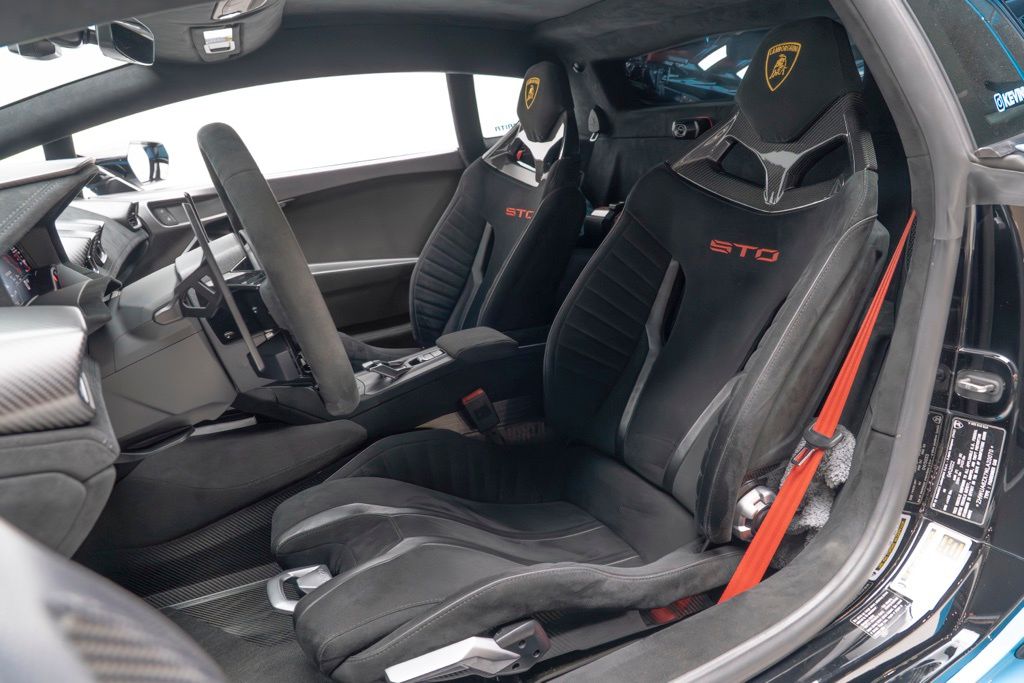 2022 Lamborghini Huracan STO - Thumbnail 3