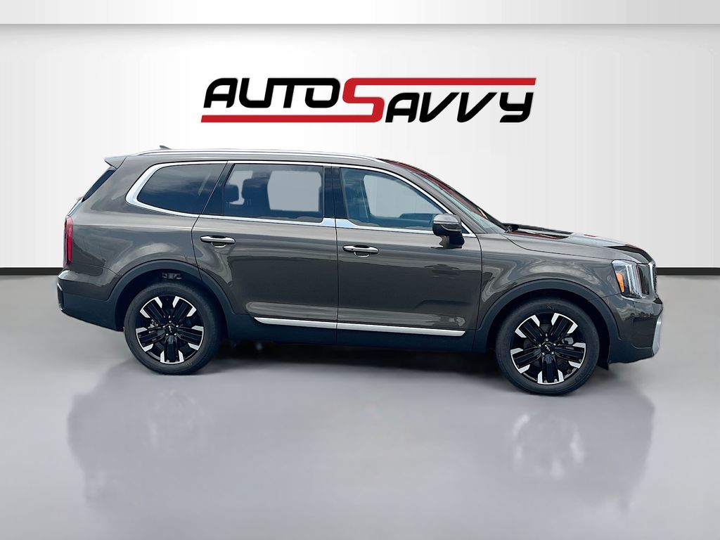 Used 2025 Green Kia S image 8