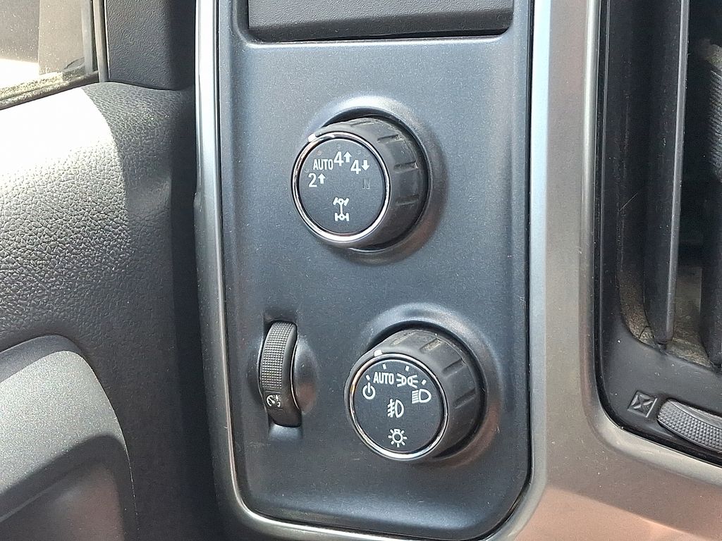 Thumbnail: 2018 Chevrolet Silverado 1500 - 23