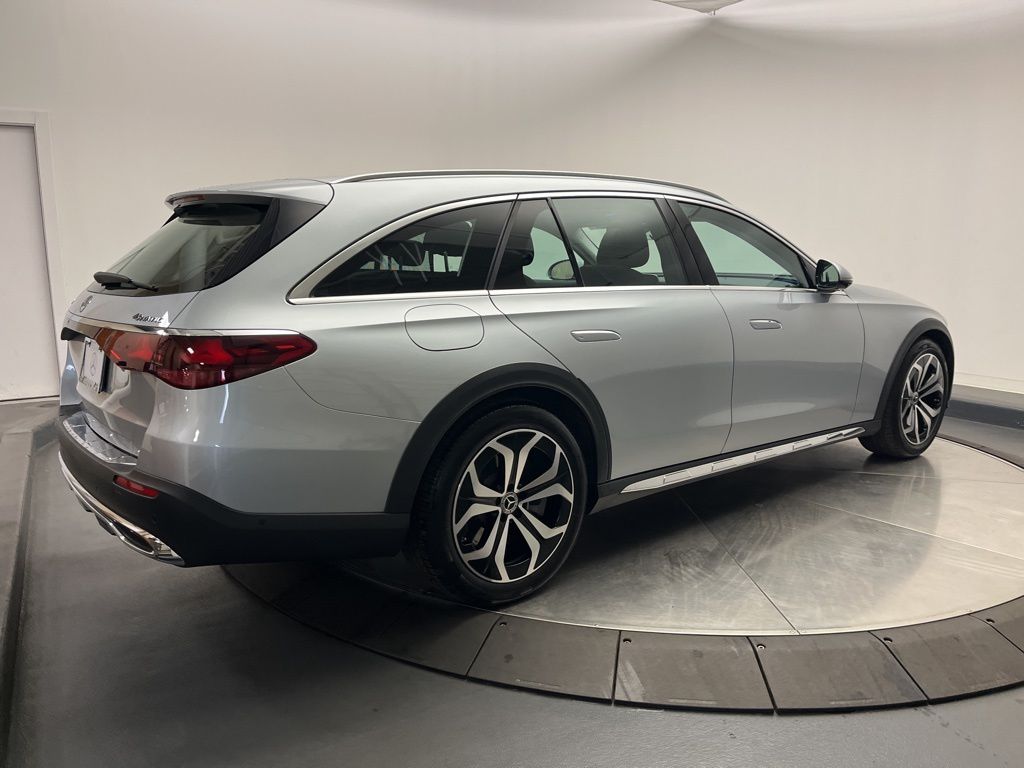 Thumbnail: 2025 Mercedes-Benz E-Class - 7