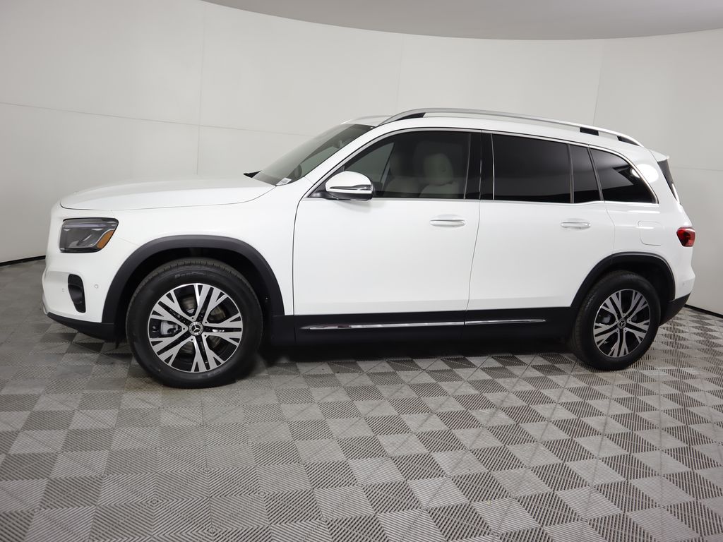 2025 Mercedes-Benz GLB 250 8