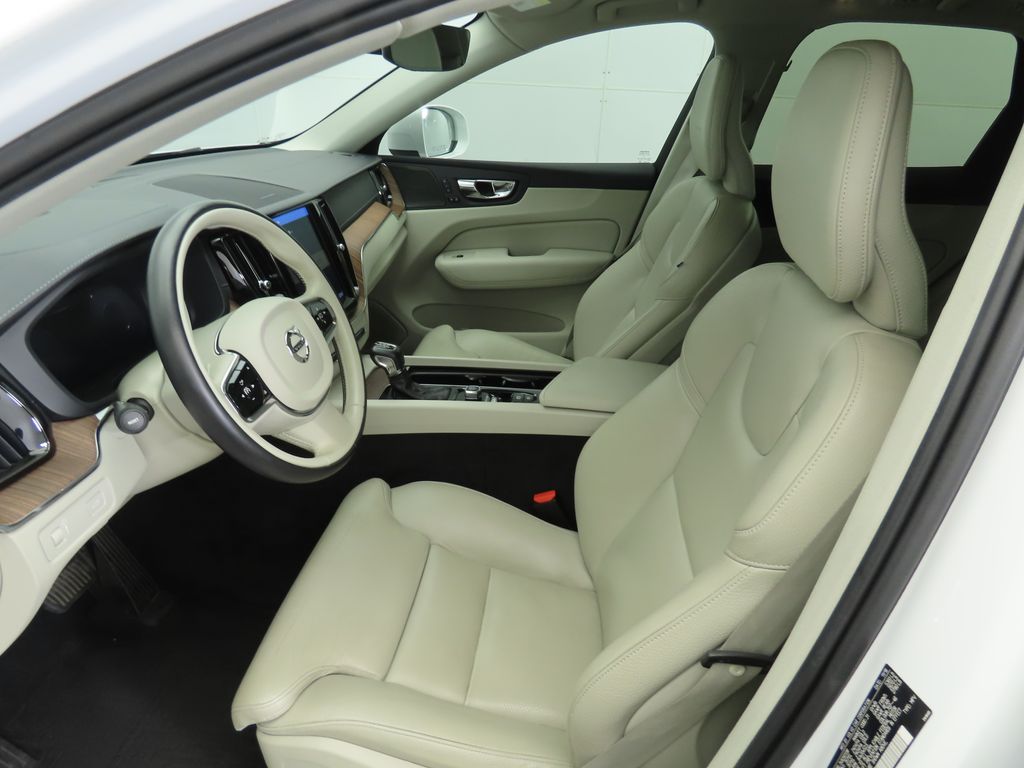 Thumbnail: 2019 Volvo XC60 - 19