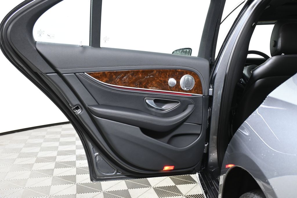 2017 Mercedes-Benz E-Class E 300 31