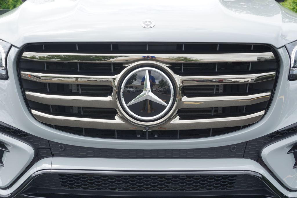 2025 Mercedes-Benz GLS 450 4MATIC 10