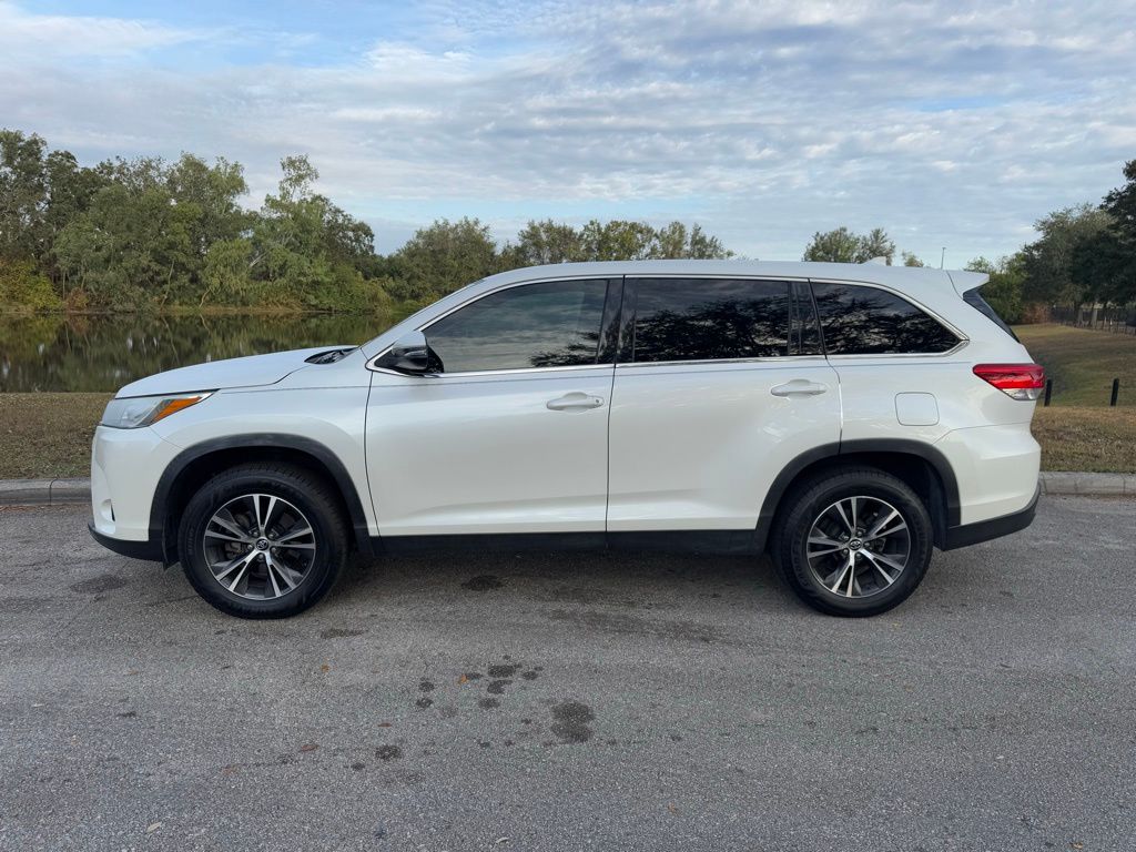 2019 Toyota Highlander LE 2