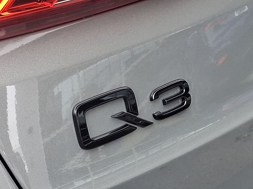 Thumbnail: 2025 Audi Q3 - 23