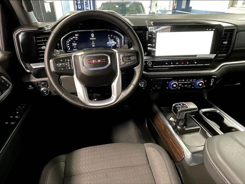 2025 GMC Sierra 1500 — photo 17