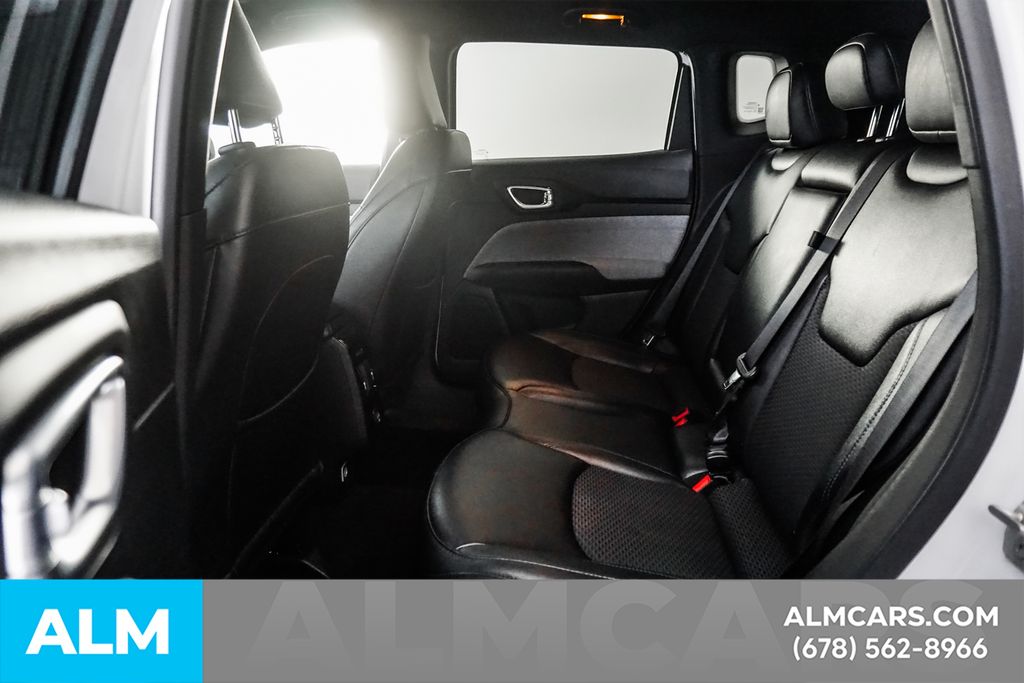 Used 2024 White Jeep Latitude image 16