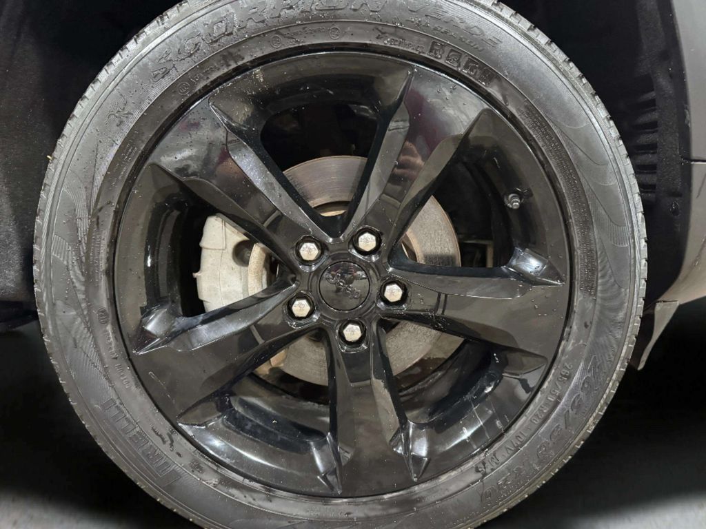 Used 2024 Diamond Black Crystal Pearlcoat Jeep Limited image 31