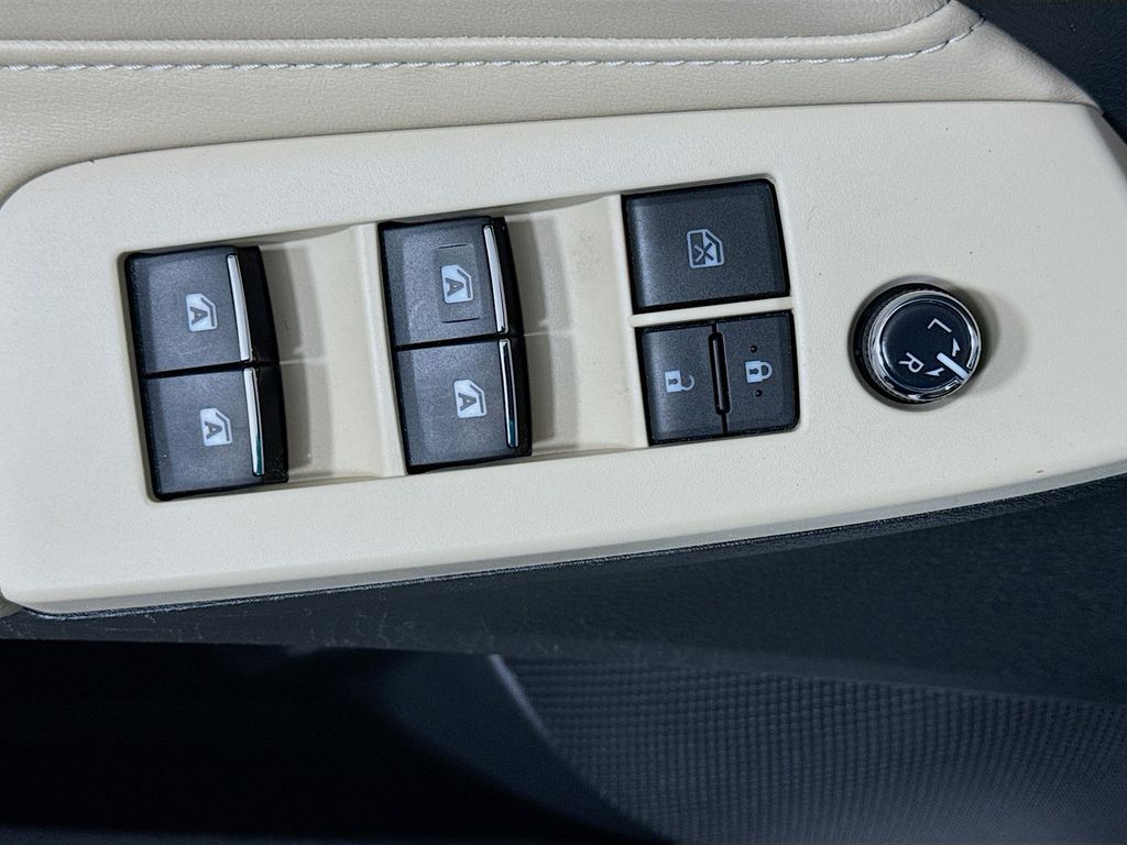 Thumbnail: 2021 Toyota Avalon - 18