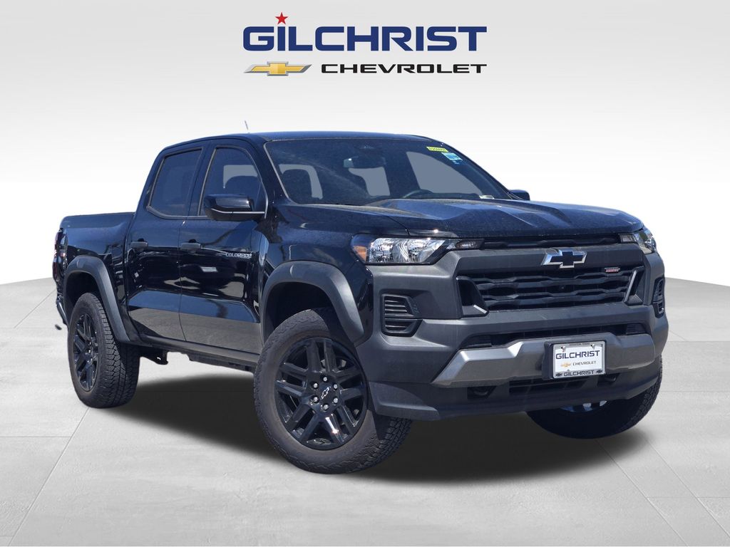 Black 2025 Chevrolet Colorado Trail Boss Crew Cab 4WD Pickup Truck Four-Wheel Drive 8-Speed Automatic