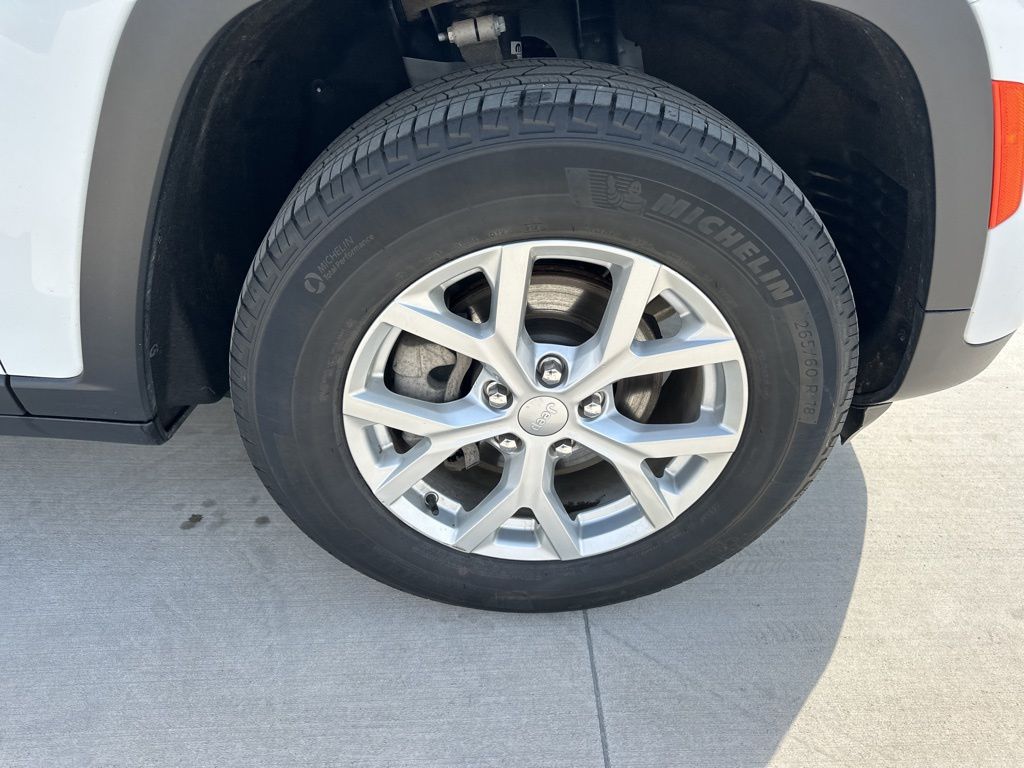2023 Bright White Clearcoat Jeep Grand Cherokee Limited 4X4 SUV
