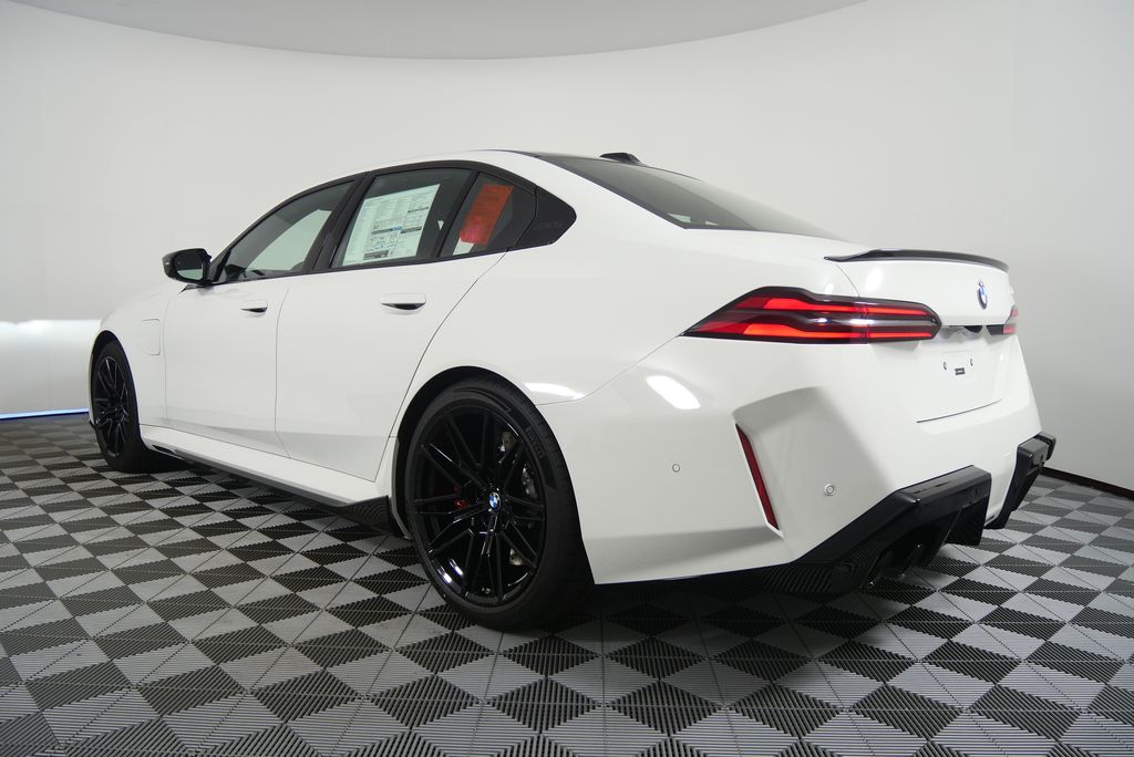 Thumbnail: 2026 BMW M5 - 7