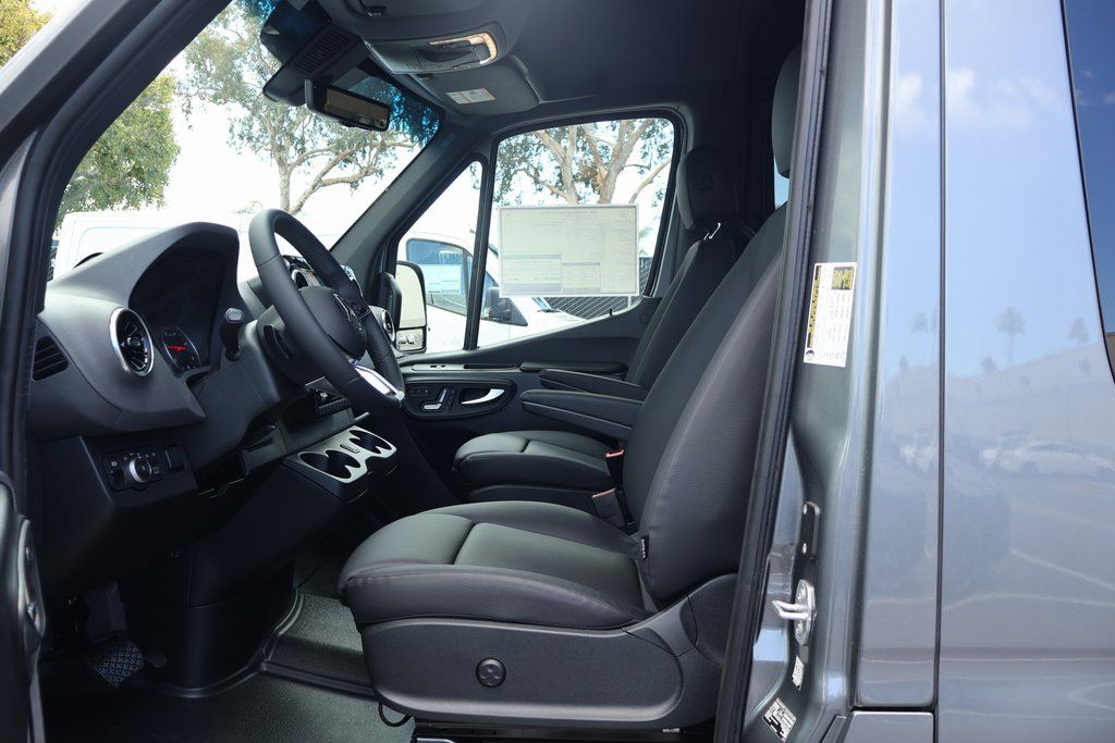 Thumbnail: 2026 Mercedes-Benz Sprinter - 6