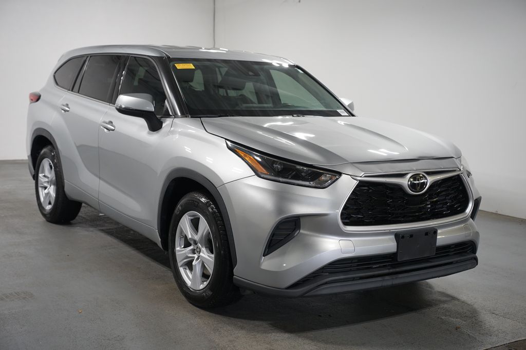 Thumbnail: 2021 Toyota Highlander - 3