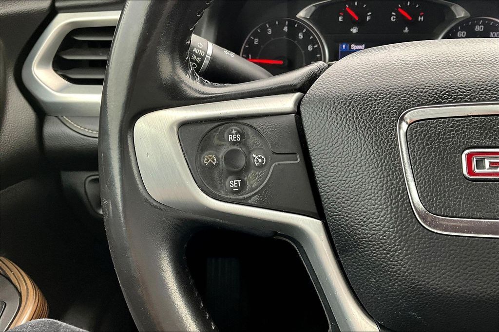 Used 2020 White GMC SLE image 12