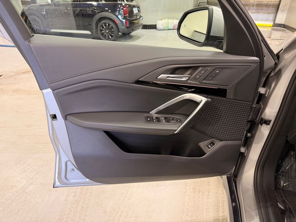 Thumbnail: 2025 BMW X1 - 10