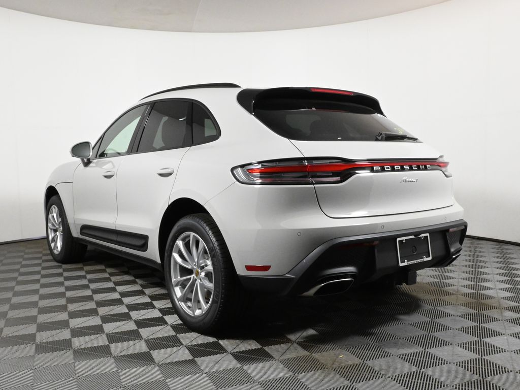 Thumbnail: 2025 Porsche Macan - 3