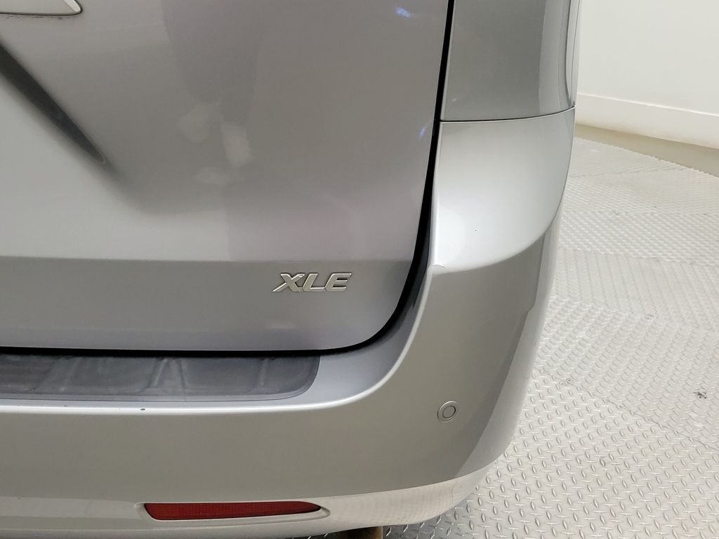 Thumbnail: 2012 Toyota Sienna - 8