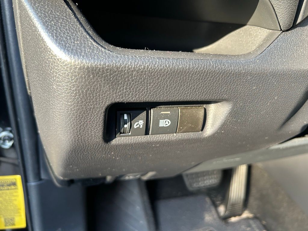 Thumbnail: 2021 Toyota RAV4 - 17