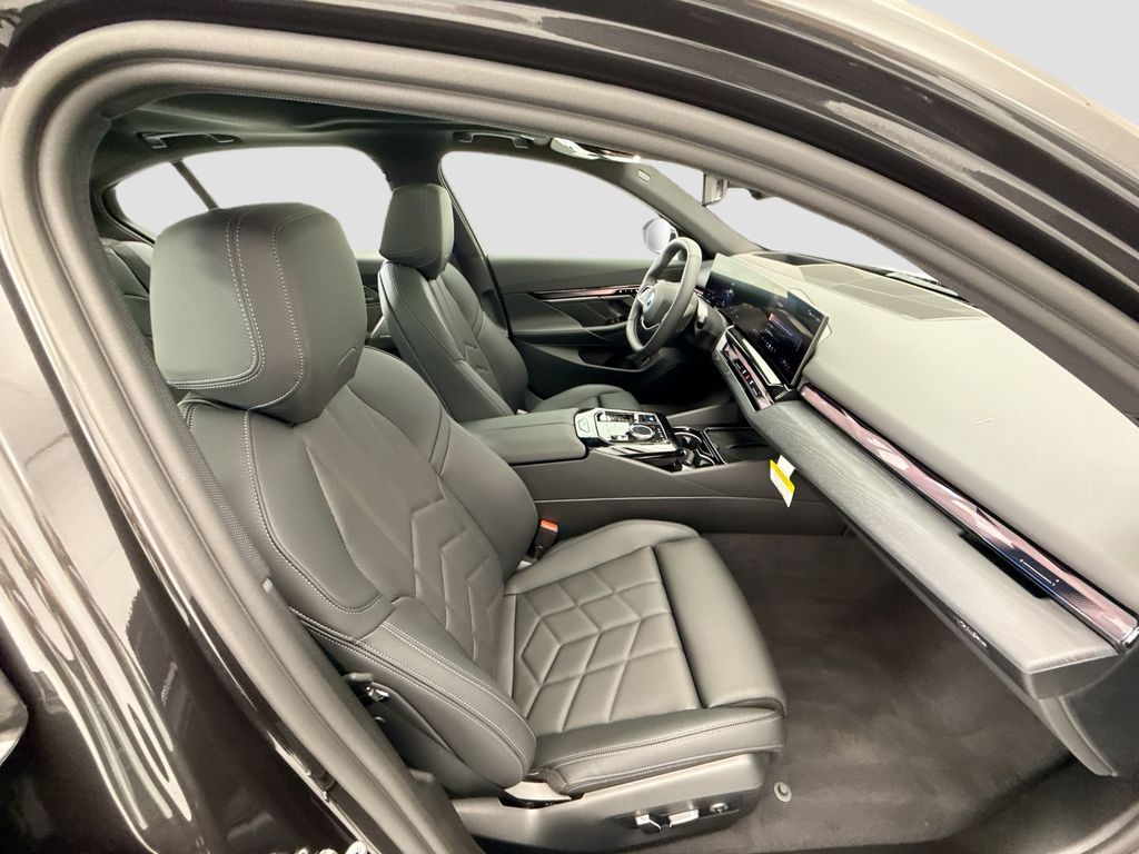 Thumbnail: 2026 BMW i5 - 19