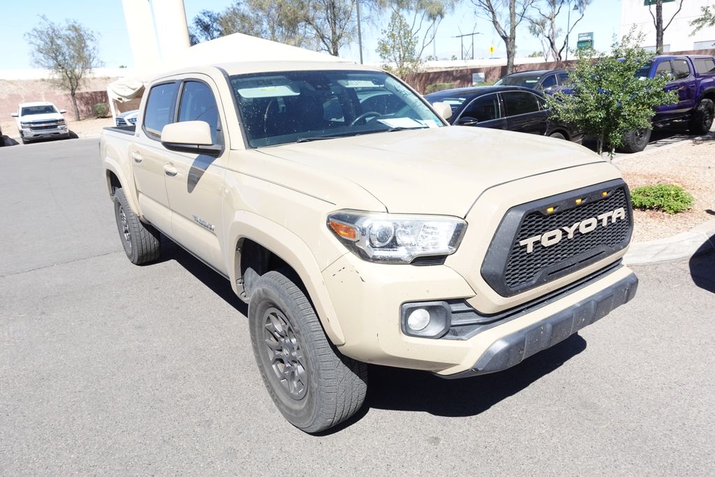 2018 Toyota Tacoma SR5 Double Cab 4x4 V6 Auto Short Bed's photo