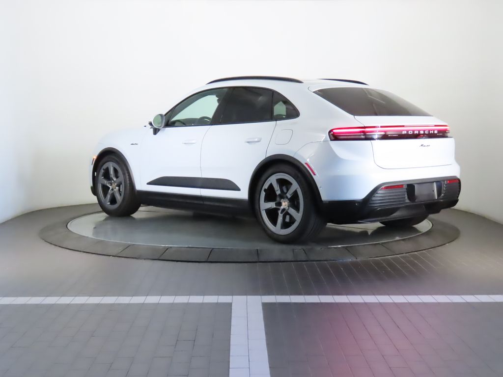 Thumbnail: 2025 Porsche Macan - 3