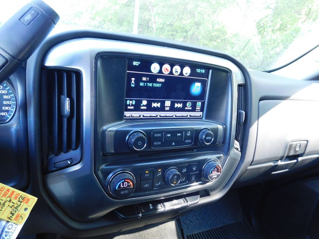 Thumbnail: 2017 Chevrolet Silverado 1500 - 9