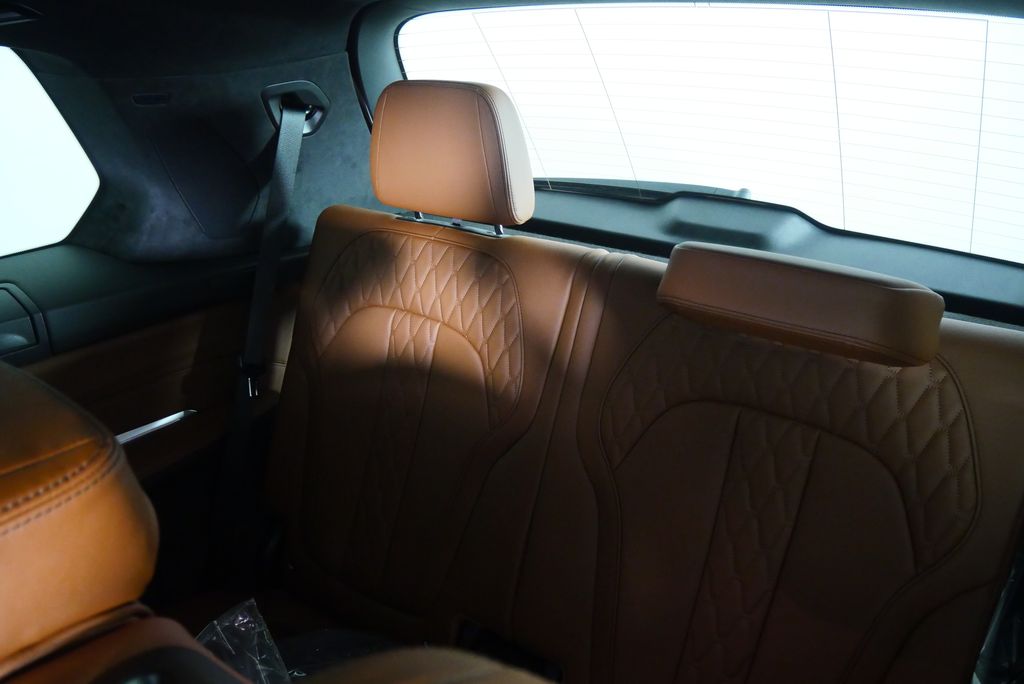 Thumbnail: 2026 BMW X7 - 18