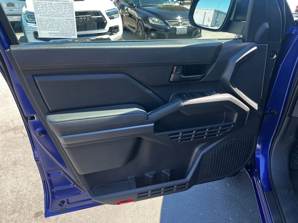 2025 Toyota Tacoma SR5 Double Cab photo 18