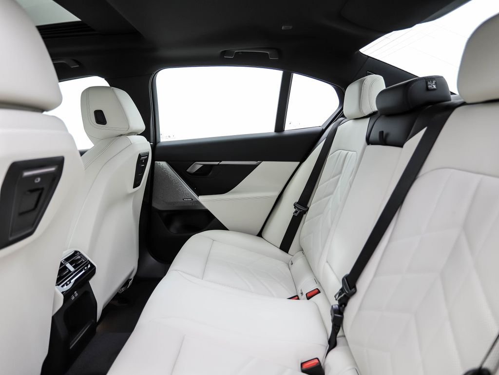 Thumbnail: 2025 BMW 5 Series - 19