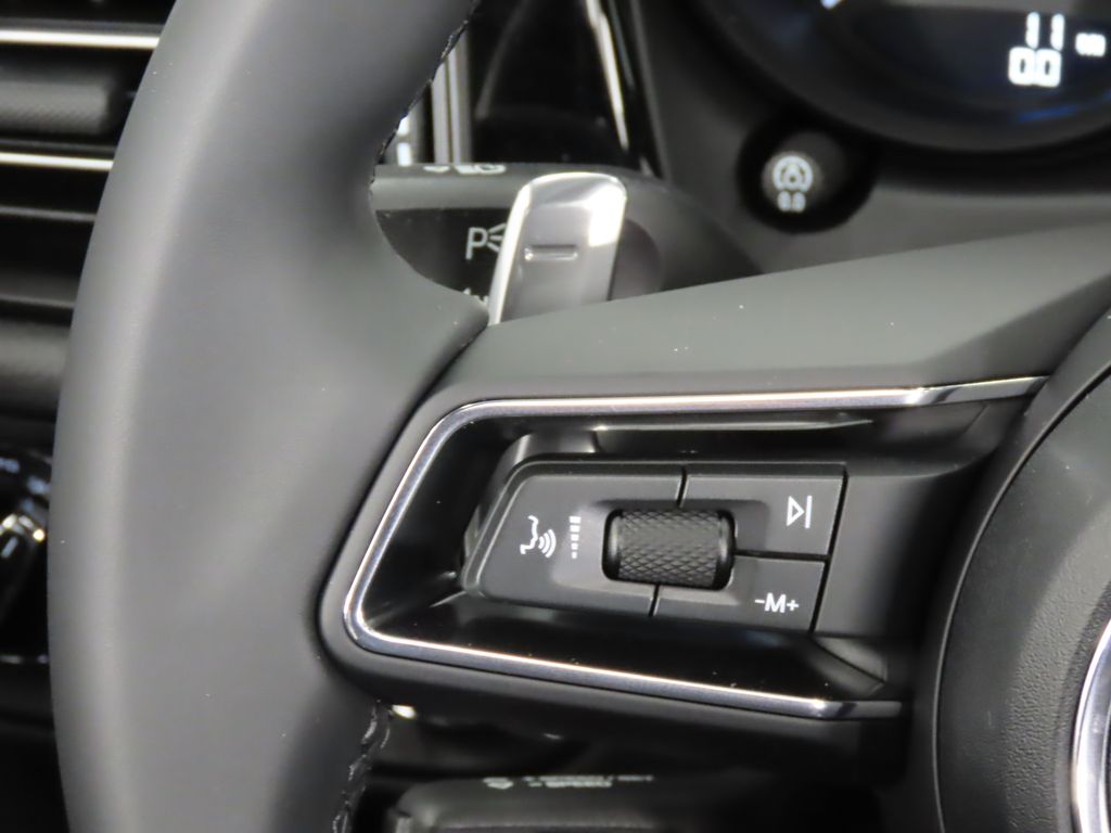 Thumbnail: 2026 Porsche Macan - 19