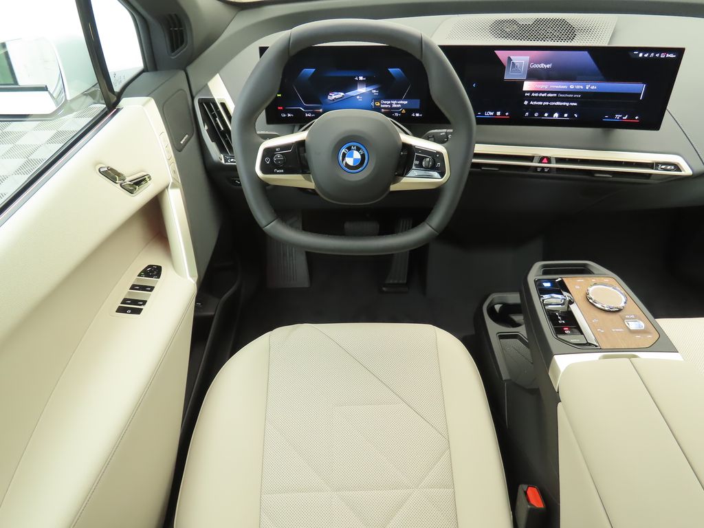 2025 BMW iX xDrive50 10