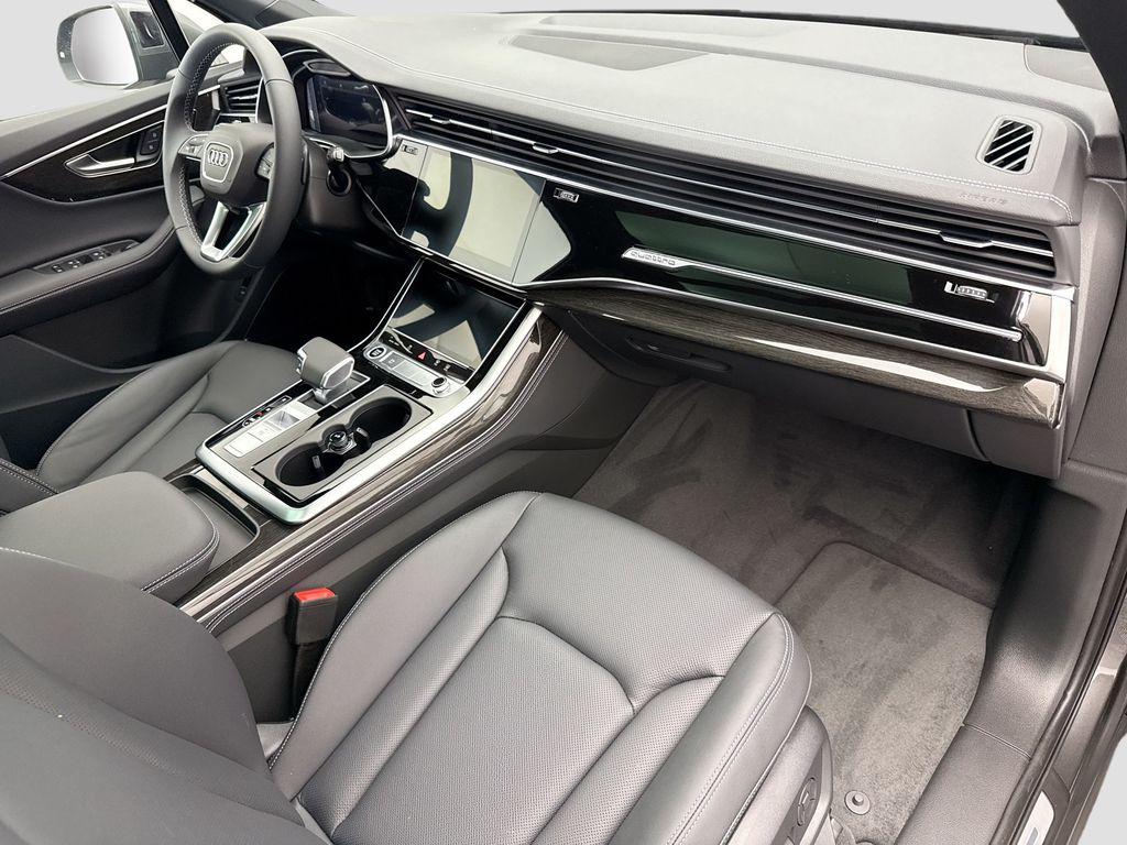 Thumbnail: 2026 Audi Q7 - 17