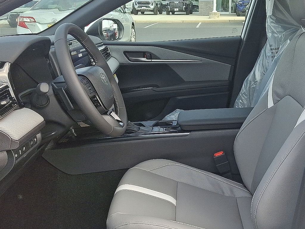 2025 Toyota Camry SE 9