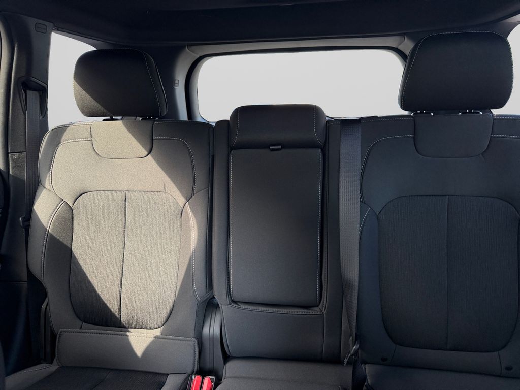 2026 Jeep Grand Cherokee Laredo Black at South Hills CDJR