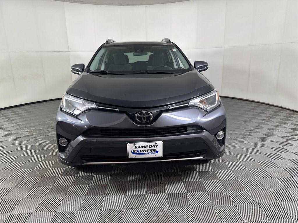 Used 2018 Gray Toyota XLE image 20