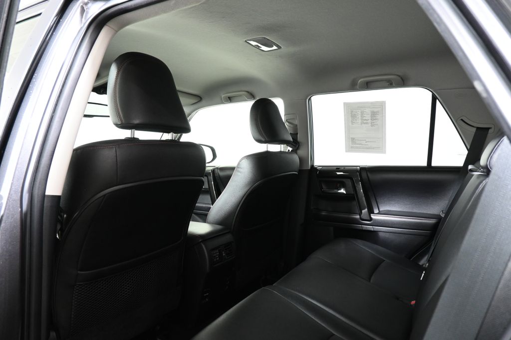 Thumbnail: 2016 Toyota 4Runner - 32