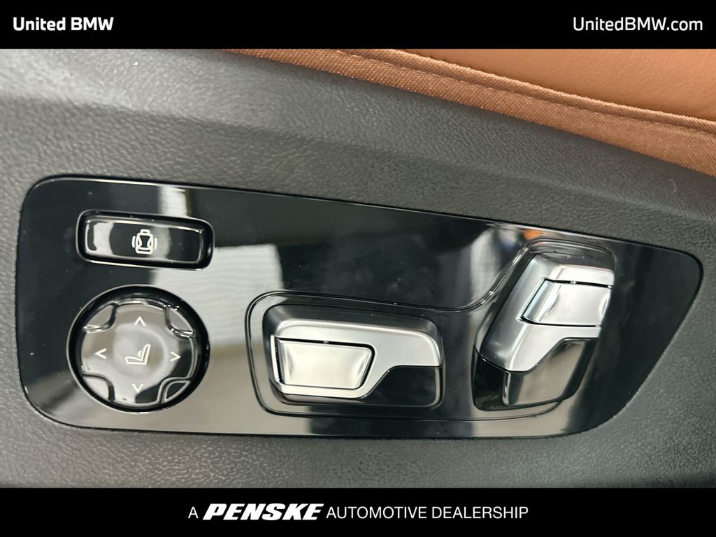 Thumbnail: 2026 BMW X7 - 12