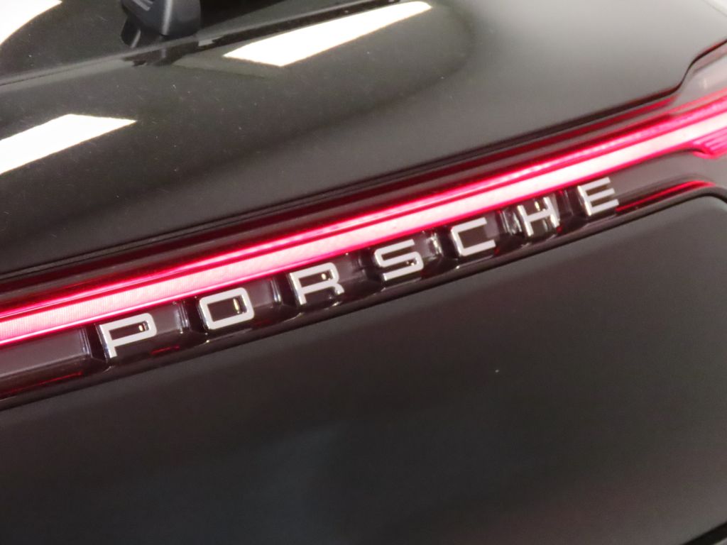 Thumbnail: 2026 Porsche Macan - 12