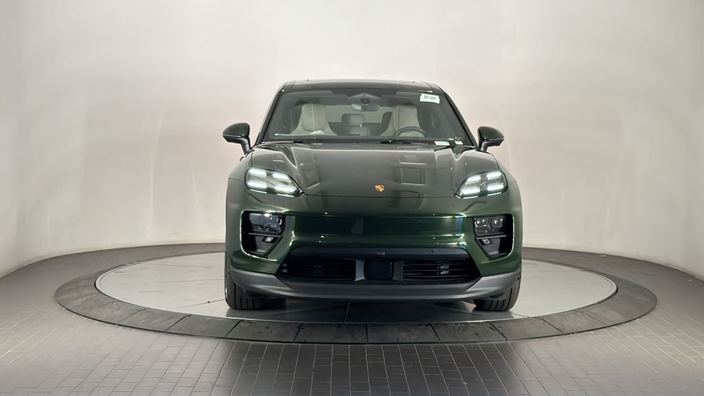 Thumbnail: 2025 Porsche Macan - 10