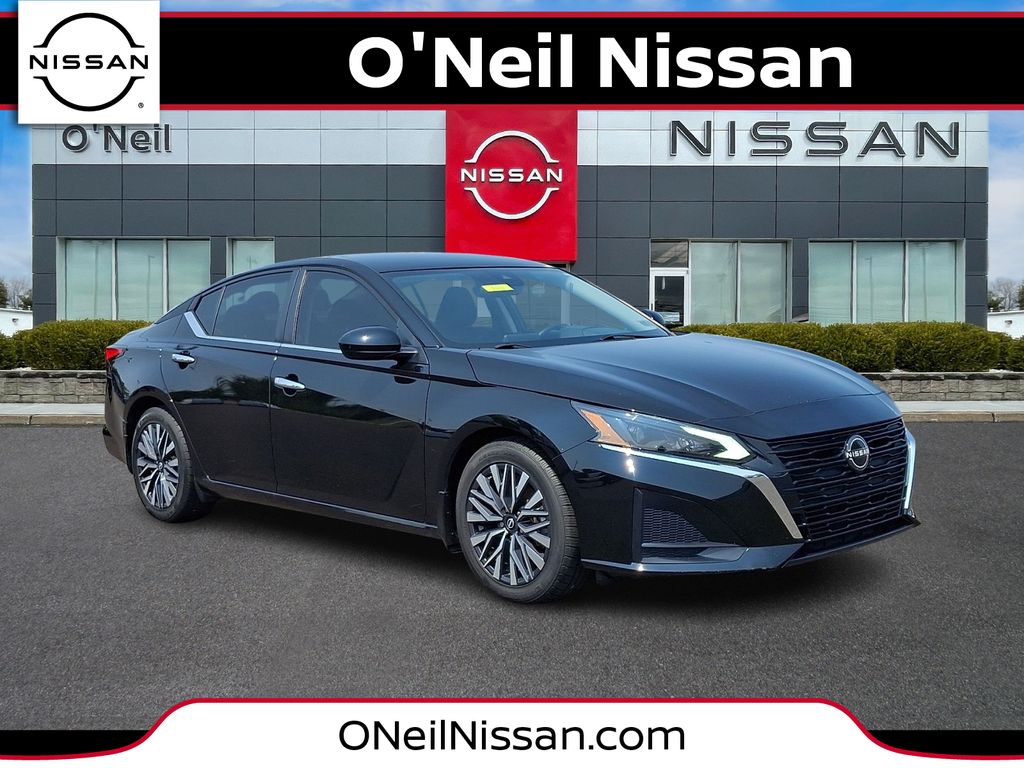 Super Black Clearcoat 2023 Nissan Altima Sedan Front-Wheel Drive Continuously Variable Transmission