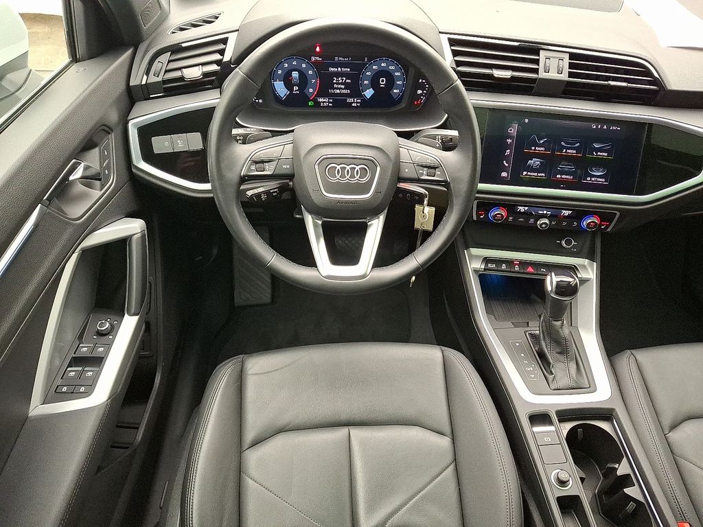 Thumbnail: 2022 Audi Q3 - 11