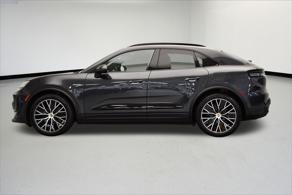 Thumbnail: 2025 Porsche Macan - 2