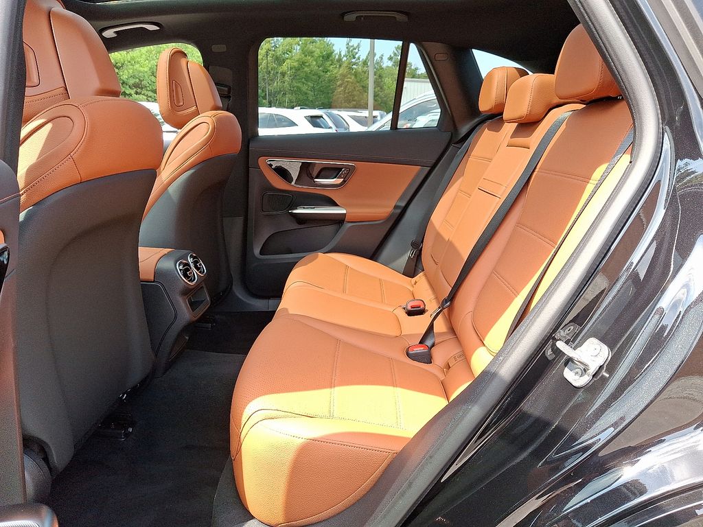 Thumbnail: 2027 Mercedes-Benz GLC - 6
