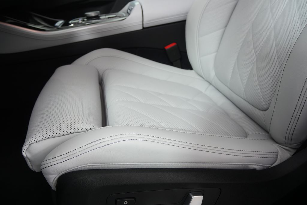 Thumbnail: 2026 BMW X5 - 9