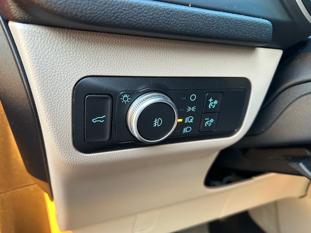Thumbnail: 2020 Ford Escape - 18